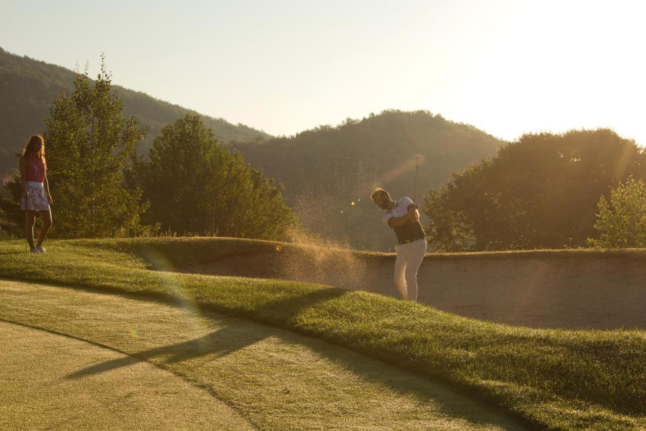 Le Domaine De Falgos Golf & Spa Saint-Laurent-de-Cerdans エクステリア 写真