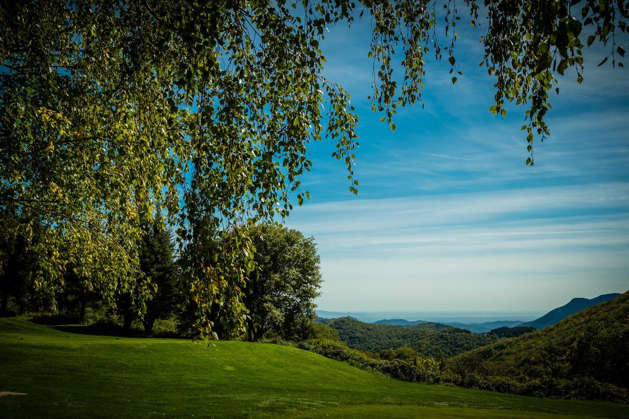Le Domaine De Falgos Golf & Spa Saint-Laurent-de-Cerdans エクステリア 写真
