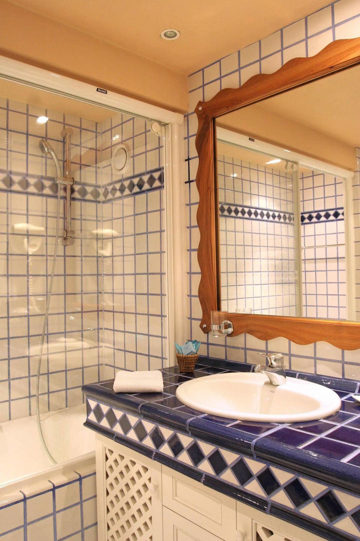 Le Domaine De Falgos Golf & Spa Saint-Laurent-de-Cerdans エクステリア 写真